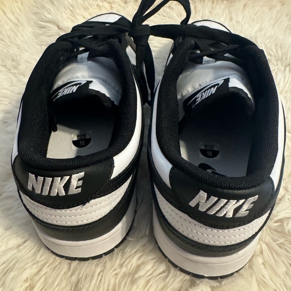 Nike Dunk Low Retro Basketball Shoe - Picture 7 of 7